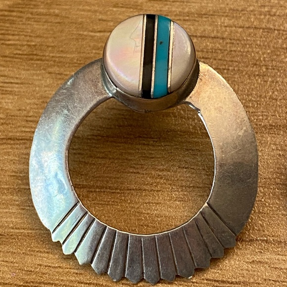 Vintage Zuni round sterling silver earrings, inlaid with turquoise, onyx and MOP - Picture 2 of 14